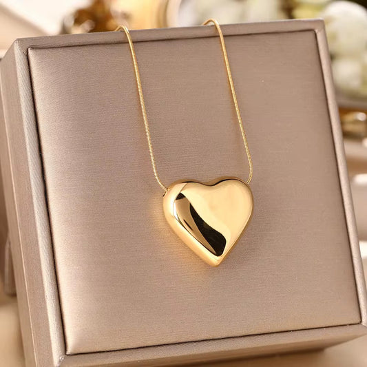 Luxury Heart Pendant Necklace in 18K Gold Stainless Steel